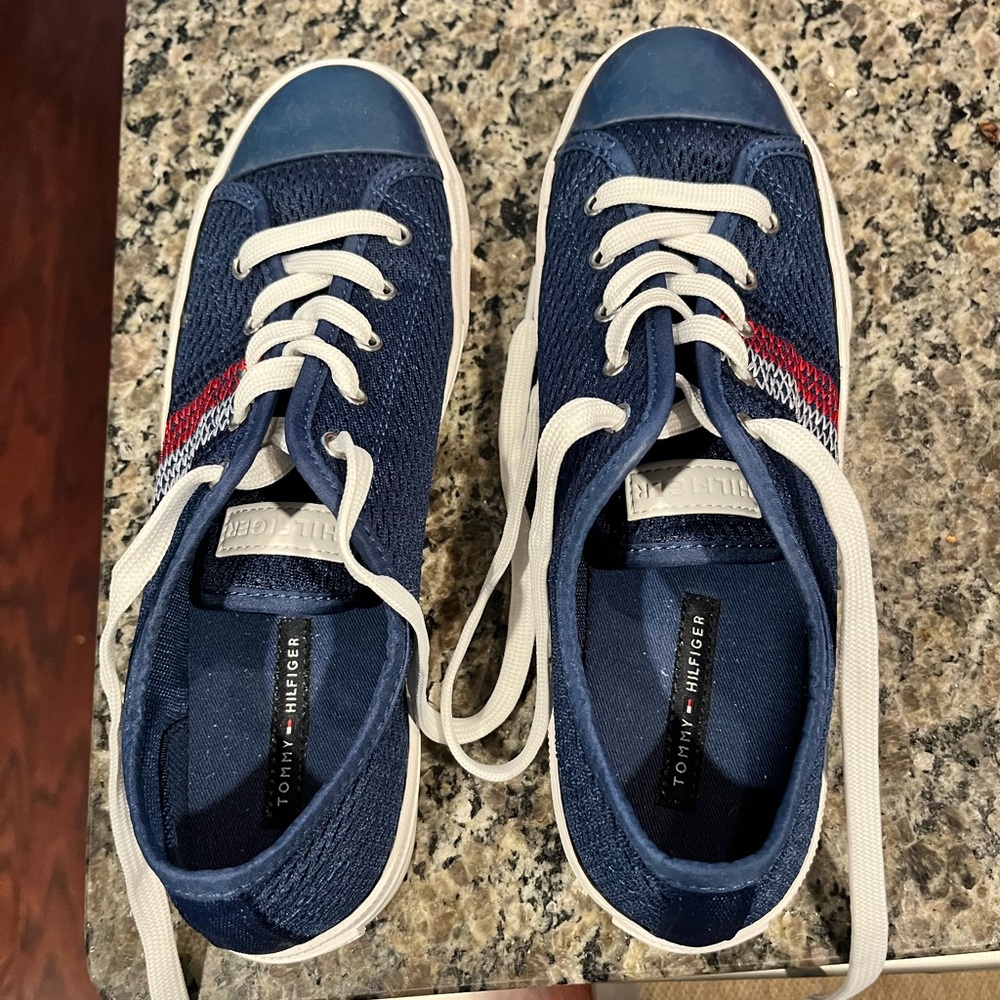 HILFIGER great sneakers.